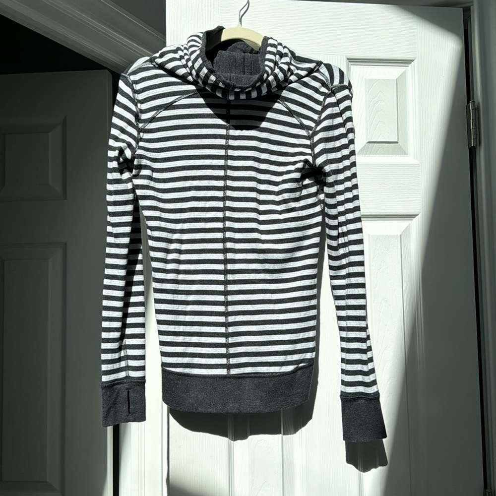 Reversible Lululemon pullover - Picture 2 of 5